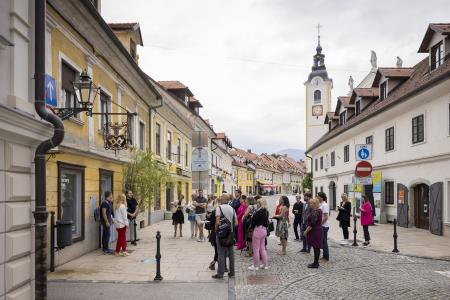 Kamniško mestno središče z novim utripom – sprehod z županom po pop-up izložbah in obisk novih podjetnikov  (31)